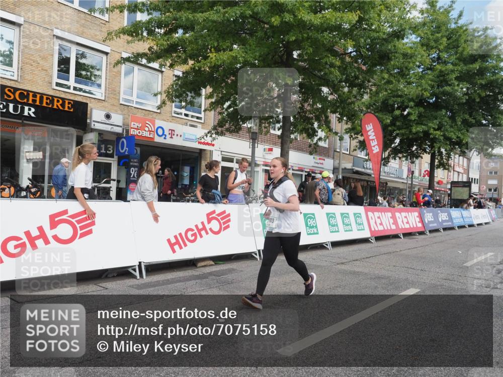 15.09.2024 - PSD Bank Halbmarathon Miley Keyser http://msf.ph/oto/7075158 15.09.2024 12:31:56 Ziel 2192, 2352, 2358, 2423, 3014, 3203, 3207, 3291, 3356, 3541 meine-sportfotos.de