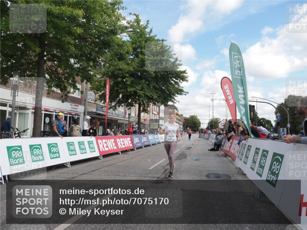 15.09.2024 - PSD Bank Halbmarathon Miley Keyser http://msf.ph/oto/7075170 15.09.2024 12:32:03 Ziel 2192, 2352, 2358, 2423, 2684, 3014, 3104, 3203, 3207, 3291, 3356 meine-sportfotos.de
