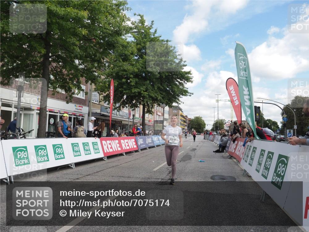 15.09.2024 - PSD Bank Halbmarathon Miley Keyser http://msf.ph/oto/7075174 15.09.2024 12:32:03 Ziel 2192, 2352, 2358, 2423, 2684, 3014, 3104, 3203, 3207, 3291, 3356 meine-sportfotos.de
