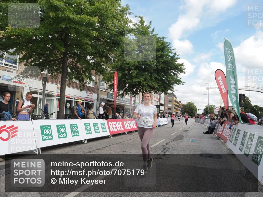 15.09.2024 - PSD Bank Halbmarathon Miley Keyser http://msf.ph/oto/7075179 15.09.2024 12:32:03 Ziel 2192, 2352, 2358, 2423, 2684, 3014, 3104, 3203, 3207, 3291, 3356 meine-sportfotos.de