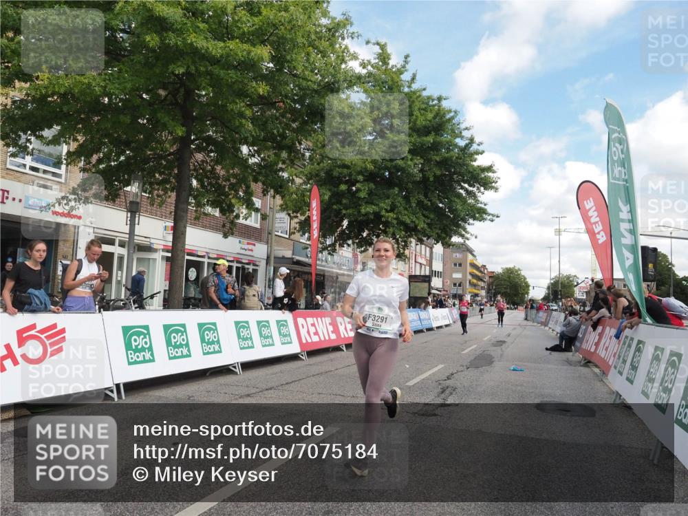 15.09.2024 - PSD Bank Halbmarathon Miley Keyser http://msf.ph/oto/7075184 15.09.2024 12:32:03 Ziel 2192, 2352, 2358, 2423, 2684, 3014, 3104, 3203, 3207, 3291, 3356 meine-sportfotos.de