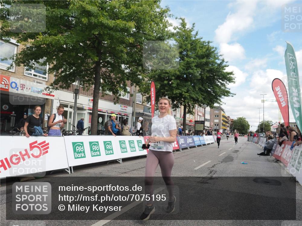 15.09.2024 - PSD Bank Halbmarathon Miley Keyser http://msf.ph/oto/7075195 15.09.2024 12:32:04 Ziel 2192, 2352, 2358, 2423, 2684, 3014, 3104, 3203, 3207, 3291, 3356 meine-sportfotos.de
