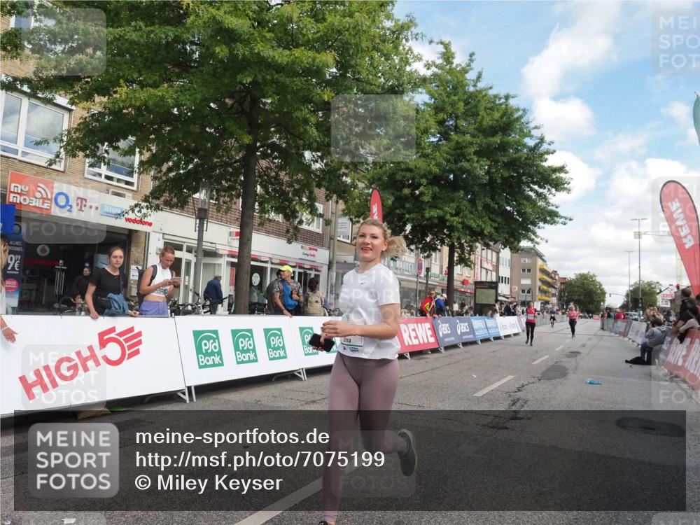 15.09.2024 - PSD Bank Halbmarathon Miley Keyser http://msf.ph/oto/7075199 15.09.2024 12:32:04 Ziel 2192, 2352, 2358, 2423, 2684, 3014, 3104, 3203, 3207, 3291, 3356 meine-sportfotos.de