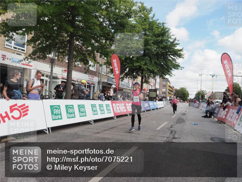 15.09.2024 - PSD Bank Halbmarathon Miley Keyser http://msf.ph/oto/7075221 15.09.2024 12:32:08 Ziel 2375, 2684, 3014, 3104, 3203, 3207, 3291 meine-sportfotos.de