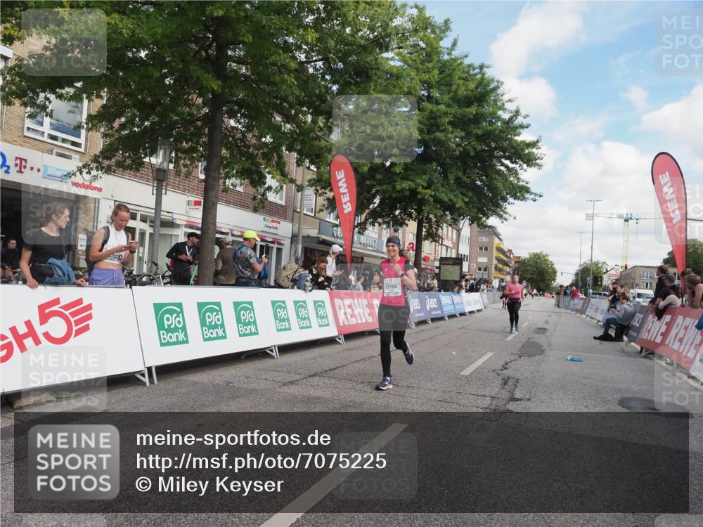 15.09.2024 - PSD Bank Halbmarathon Miley Keyser http://msf.ph/oto/7075225 15.09.2024 12:32:08 Ziel 2375, 2684, 3014, 3104, 3203, 3207, 3291 meine-sportfotos.de