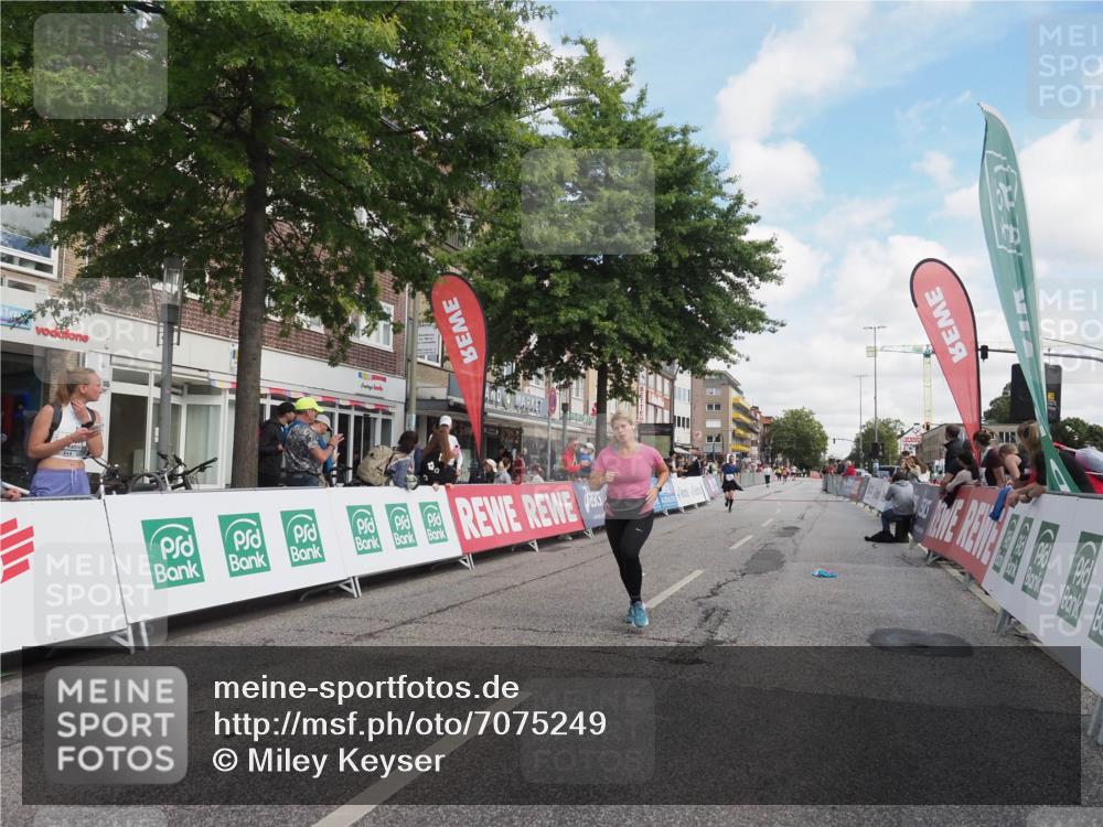 15.09.2024 - PSD Bank Halbmarathon Miley Keyser http://msf.ph/oto/7075249 15.09.2024 12:32:11 Ziel 2375, 2684, 3104, 3291 meine-sportfotos.de