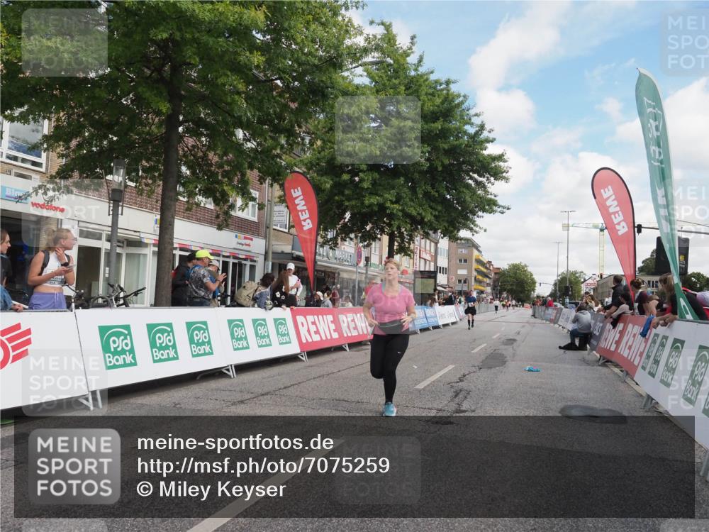 15.09.2024 - PSD Bank Halbmarathon Miley Keyser http://msf.ph/oto/7075259 15.09.2024 12:32:11 Ziel 2375, 2684, 3104, 3291 meine-sportfotos.de