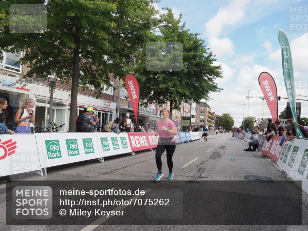 15.09.2024 - PSD Bank Halbmarathon Miley Keyser http://msf.ph/oto/7075262 15.09.2024 12:32:12 Ziel 2375, 2684, 3104, 3291 meine-sportfotos.de