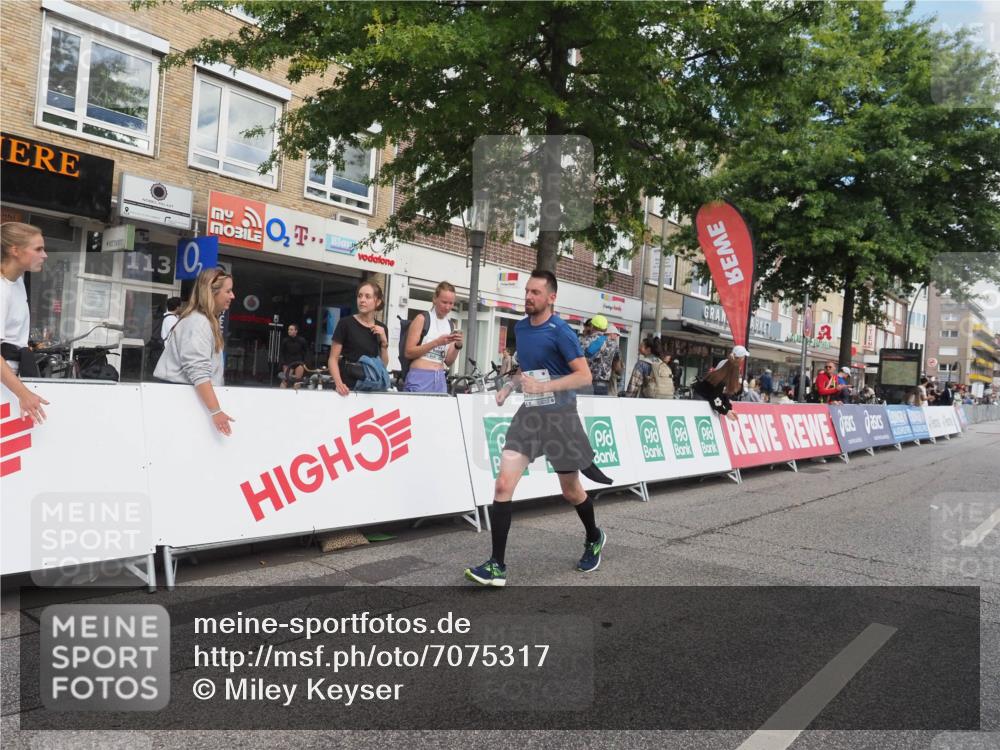15.09.2024 - PSD Bank Halbmarathon Miley Keyser http://msf.ph/oto/7075317 15.09.2024 12:32:18 Ziel 2375, 2684, 3104 meine-sportfotos.de