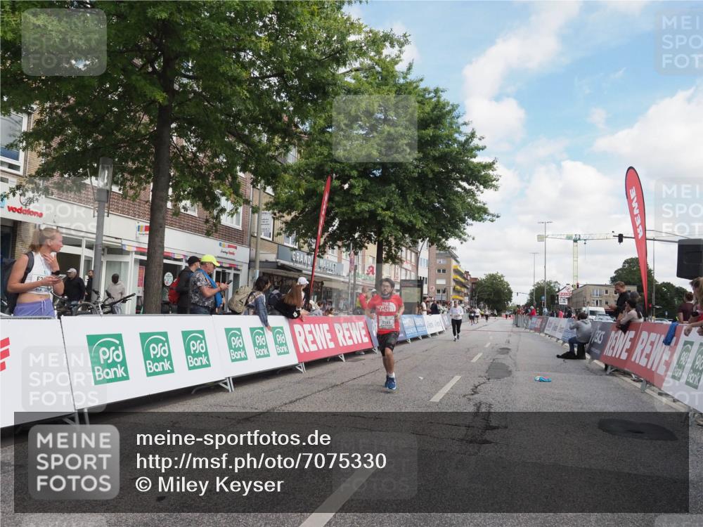 15.09.2024 - PSD Bank Halbmarathon Miley Keyser http://msf.ph/oto/7075330 15.09.2024 12:32:29 Ziel 2189, 2375 meine-sportfotos.de