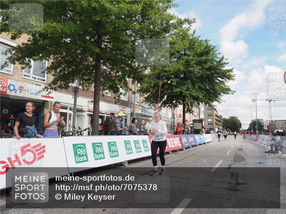 15.09.2024 - PSD Bank Halbmarathon Miley Keyser http://msf.ph/oto/7075378 15.09.2024 12:32:37 Ziel 2189, 3045, 3358, 3368 meine-sportfotos.de