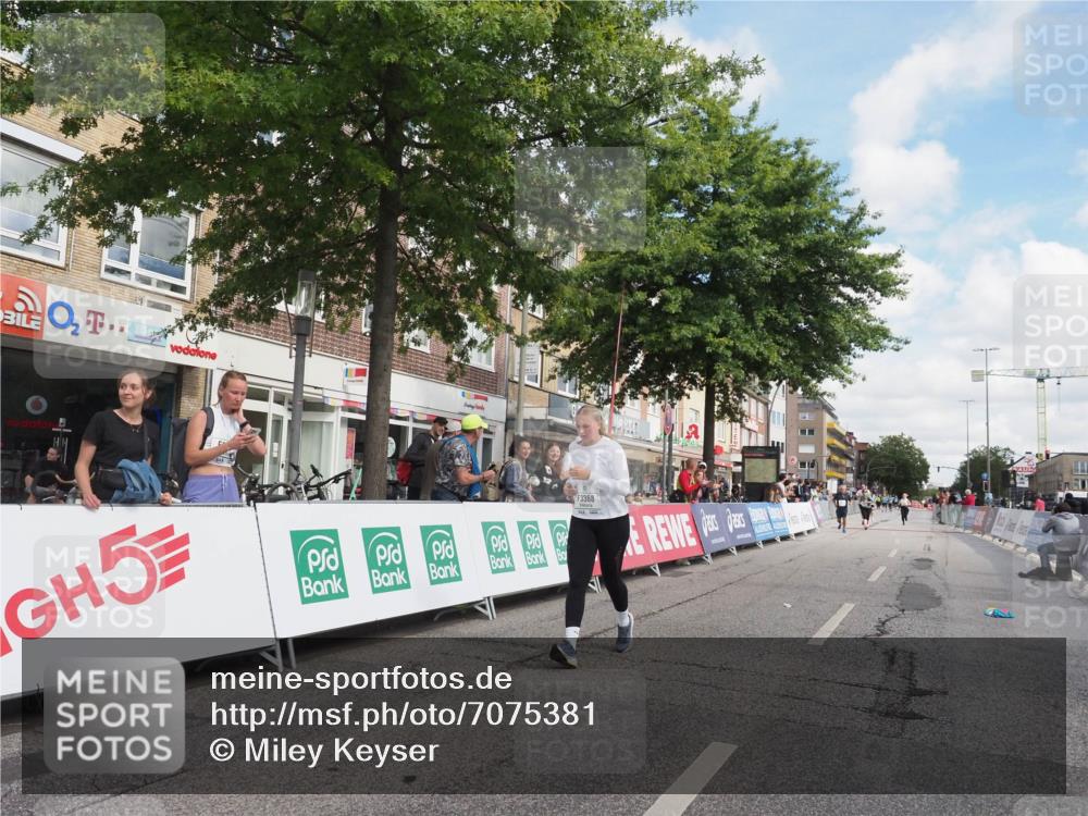15.09.2024 - PSD Bank Halbmarathon Miley Keyser http://msf.ph/oto/7075381 15.09.2024 12:32:37 Ziel 2189, 3045, 3358, 3368 meine-sportfotos.de