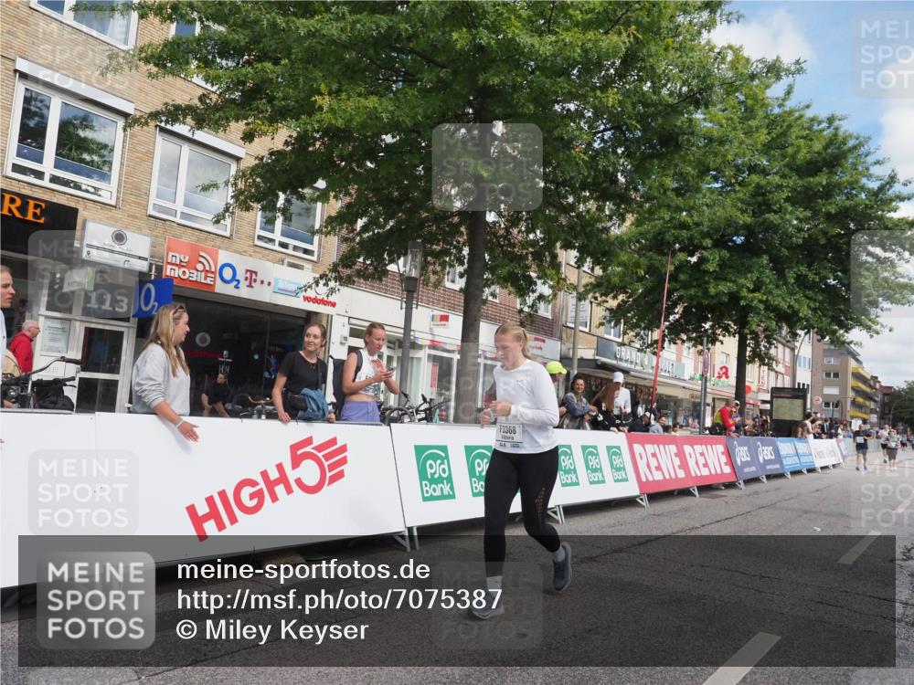 15.09.2024 - PSD Bank Halbmarathon Miley Keyser http://msf.ph/oto/7075387 15.09.2024 12:32:38 Ziel 2189, 3045, 3358, 3368 meine-sportfotos.de