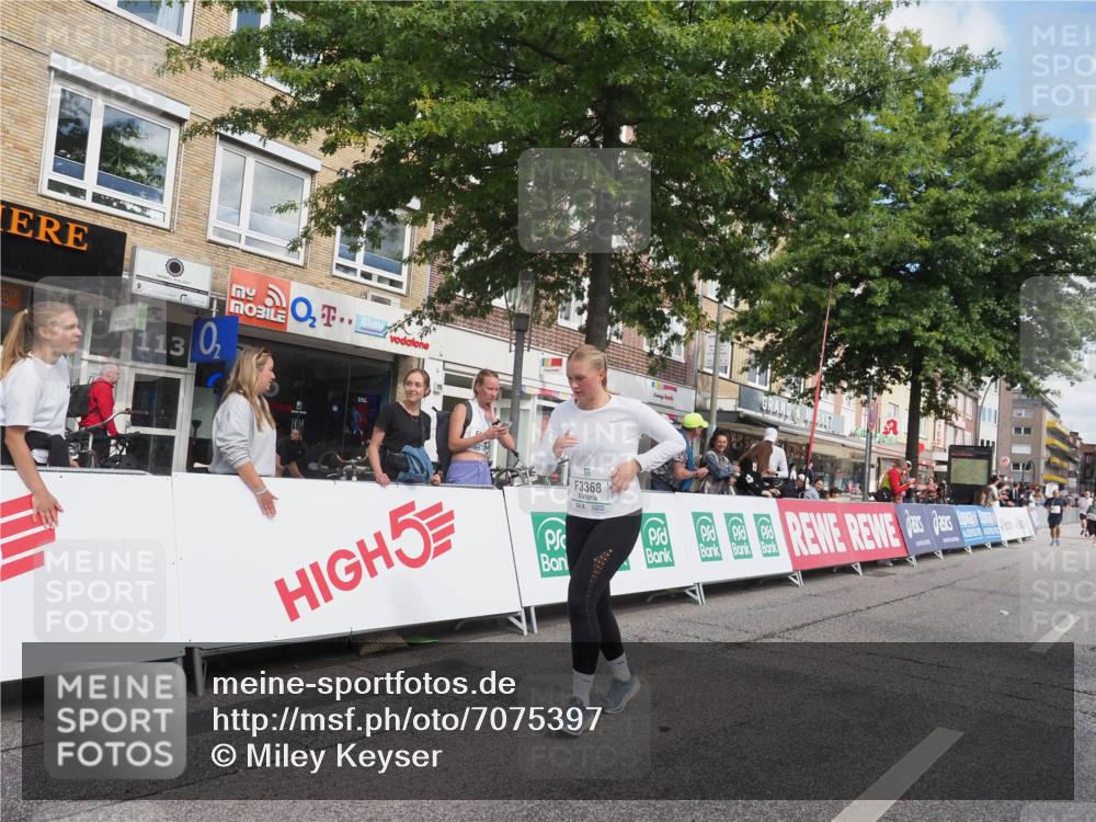 15.09.2024 - PSD Bank Halbmarathon Miley Keyser http://msf.ph/oto/7075397 15.09.2024 12:32:38 Ziel 2189, 3045, 3358, 3368 meine-sportfotos.de