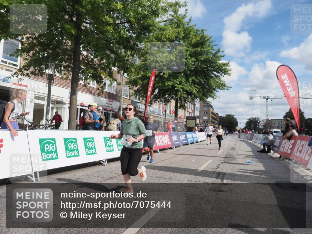 15.09.2024 - PSD Bank Halbmarathon Miley Keyser http://msf.ph/oto/7075444 15.09.2024 12:32:45 Ziel 2411, 2414, 3045, 3358, 3368 meine-sportfotos.de