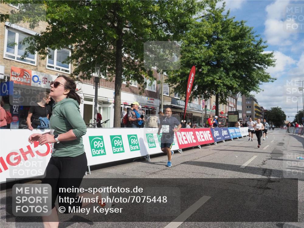 15.09.2024 - PSD Bank Halbmarathon Miley Keyser http://msf.ph/oto/7075448 15.09.2024 12:32:46 Ziel 2411, 2414, 3045, 3358, 3368 meine-sportfotos.de