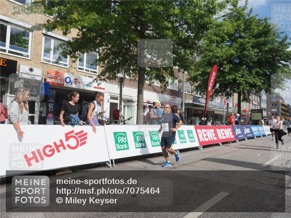 15.09.2024 - PSD Bank Halbmarathon Miley Keyser http://msf.ph/oto/7075464 15.09.2024 12:32:46 Ziel 2411, 2414, 3045, 3358, 3368 meine-sportfotos.de