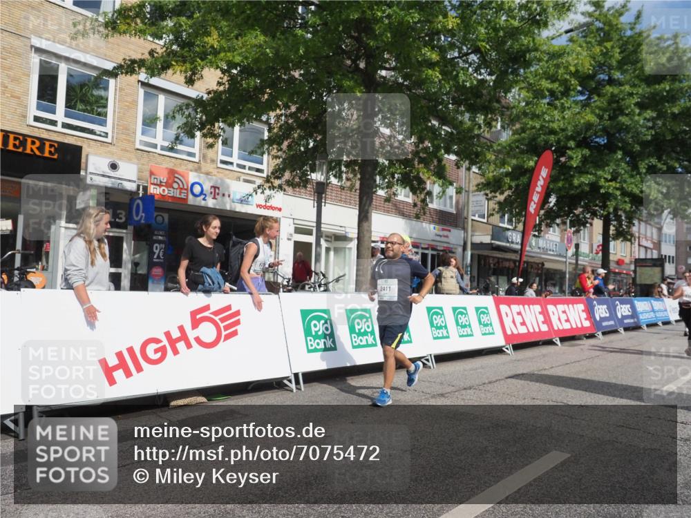 15.09.2024 - PSD Bank Halbmarathon Miley Keyser http://msf.ph/oto/7075472 15.09.2024 12:32:46 Ziel 2411, 2414, 3045, 3358, 3368 meine-sportfotos.de