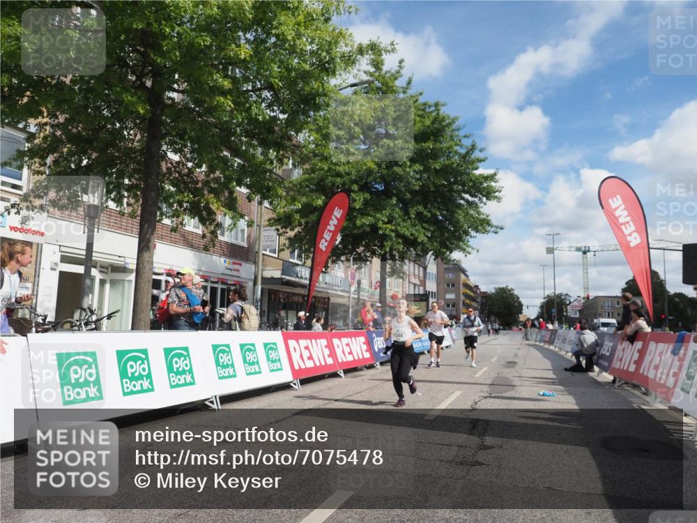 15.09.2024 - PSD Bank Halbmarathon Miley Keyser http://msf.ph/oto/7075478 15.09.2024 12:32:47 Ziel 2411, 2414, 2425, 3045, 3358, 3368 meine-sportfotos.de