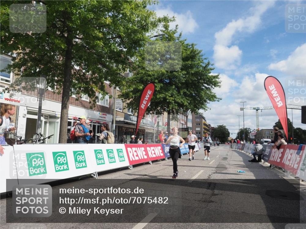 15.09.2024 - PSD Bank Halbmarathon Miley Keyser http://msf.ph/oto/7075482 15.09.2024 12:32:48 Ziel 2411, 2414, 2425, 3045, 3358, 3368 meine-sportfotos.de