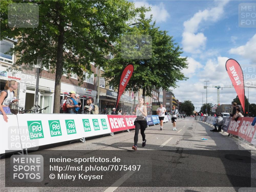 15.09.2024 - PSD Bank Halbmarathon Miley Keyser http://msf.ph/oto/7075497 15.09.2024 12:32:48 Ziel 2411, 2414, 2425, 3045, 3358, 3368 meine-sportfotos.de