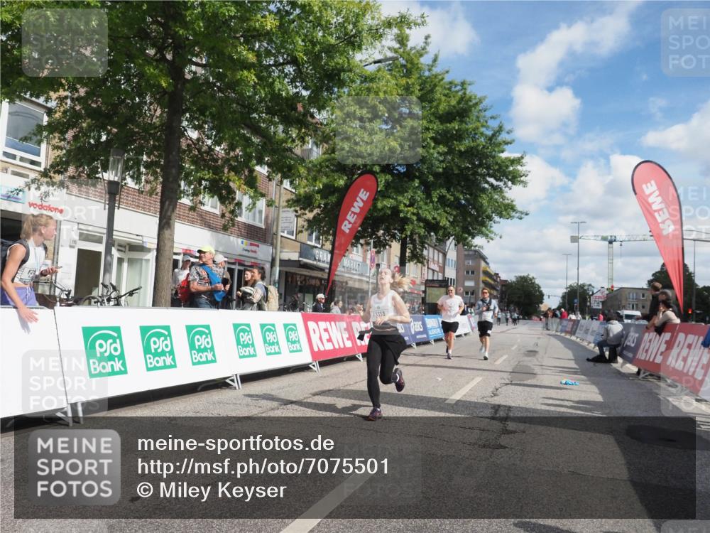 15.09.2024 - PSD Bank Halbmarathon Miley Keyser http://msf.ph/oto/7075501 15.09.2024 12:32:48 Ziel 2411, 2414, 2425, 3045, 3358, 3368 meine-sportfotos.de