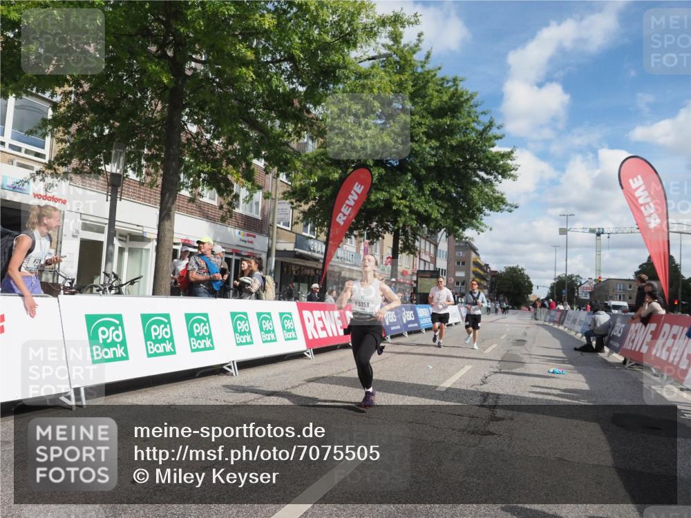 15.09.2024 - PSD Bank Halbmarathon Miley Keyser http://msf.ph/oto/7075505 15.09.2024 12:32:48 Ziel 2411, 2414, 2425, 3045, 3358, 3368 meine-sportfotos.de