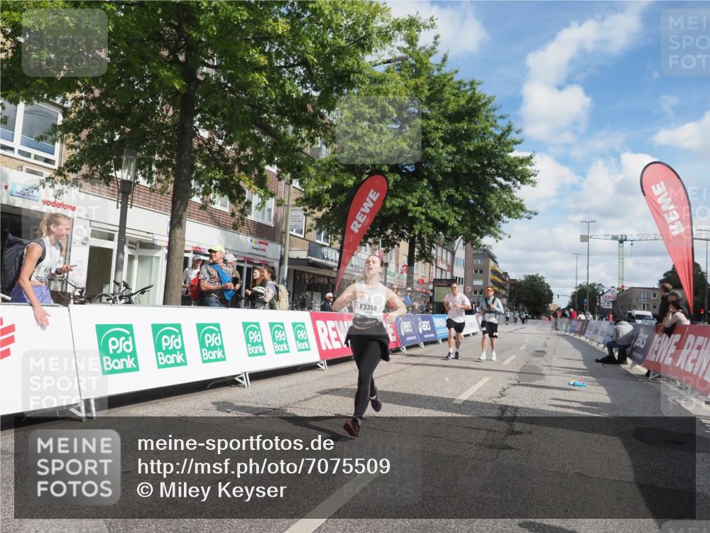 15.09.2024 - PSD Bank Halbmarathon Miley Keyser http://msf.ph/oto/7075509 15.09.2024 12:32:48 Ziel 2411, 2414, 2425, 3045, 3358, 3368 meine-sportfotos.de
