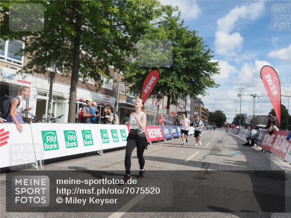 15.09.2024 - PSD Bank Halbmarathon Miley Keyser http://msf.ph/oto/7075520 15.09.2024 12:32:48 Ziel 2411, 2414, 2425, 3045, 3358, 3368 meine-sportfotos.de