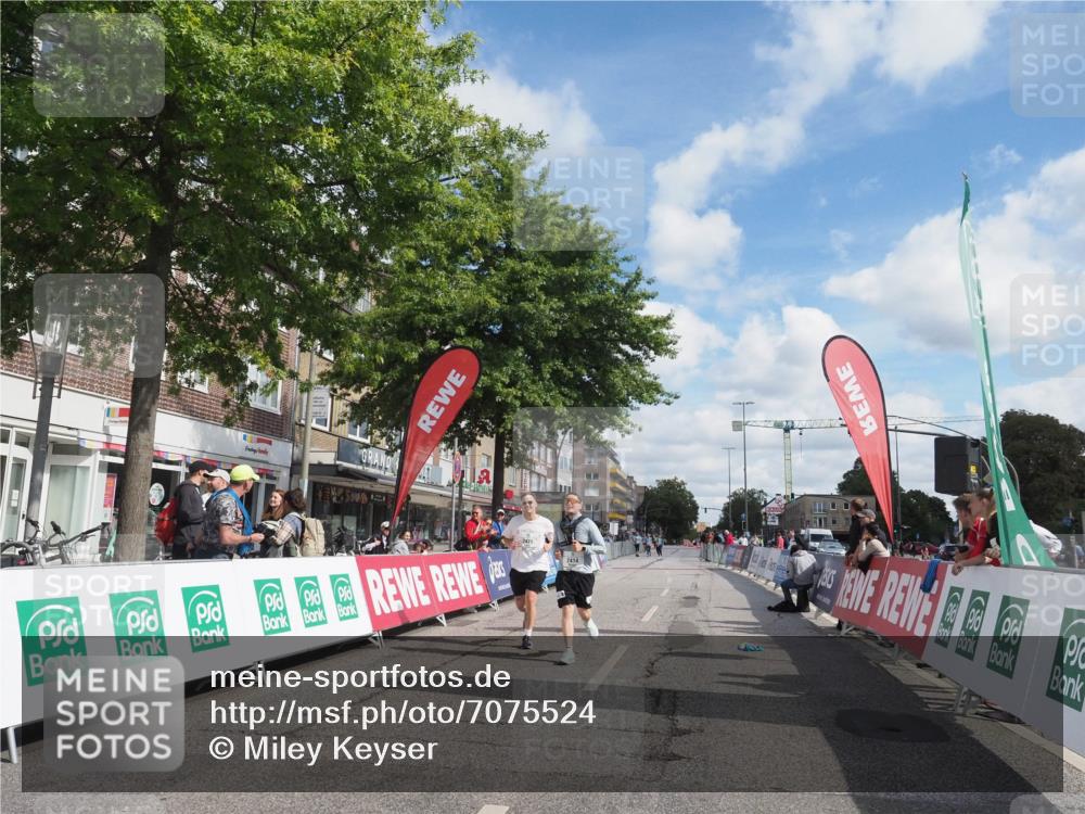 15.09.2024 - PSD Bank Halbmarathon Miley Keyser http://msf.ph/oto/7075524 15.09.2024 12:32:50 Ziel 2411, 2414, 2425, 3045, 3358, 3368 meine-sportfotos.de