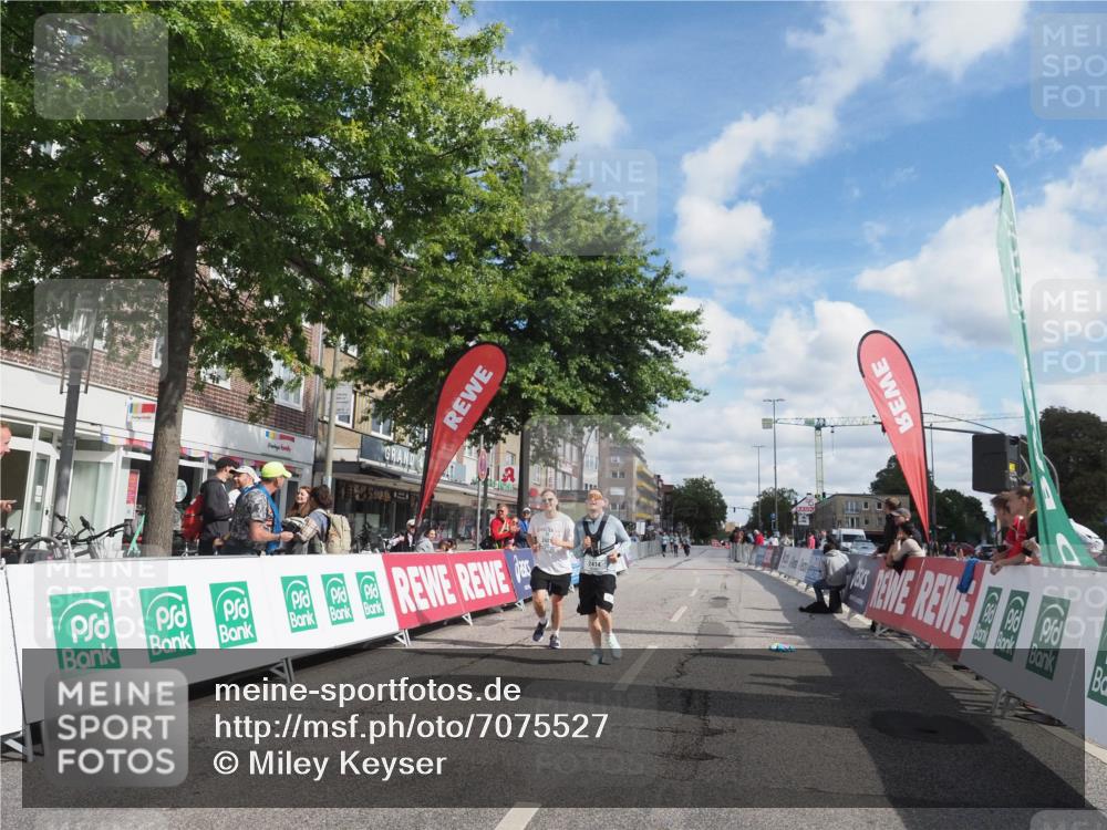 15.09.2024 - PSD Bank Halbmarathon Miley Keyser http://msf.ph/oto/7075527 15.09.2024 12:32:50 Ziel 2411, 2414, 2425, 3045, 3358, 3368 meine-sportfotos.de