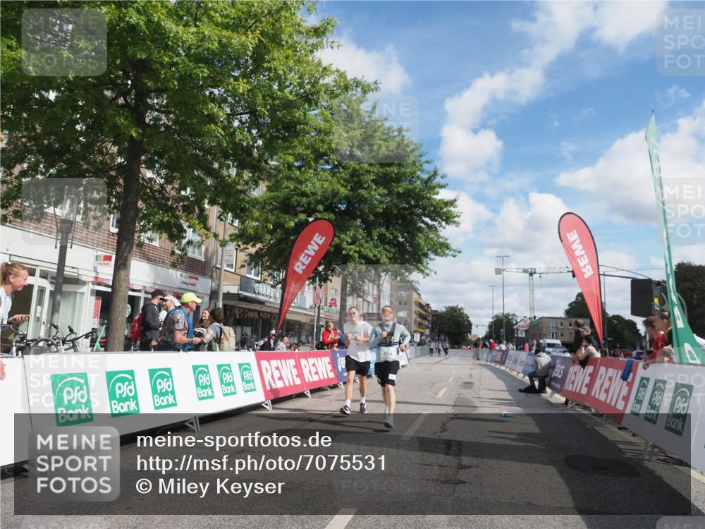 15.09.2024 - PSD Bank Halbmarathon Miley Keyser http://msf.ph/oto/7075531 15.09.2024 12:32:50 Ziel 2411, 2414, 2425, 3045, 3358, 3368 meine-sportfotos.de
