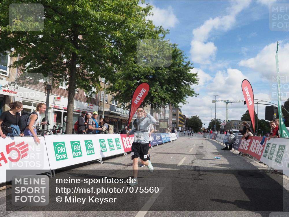 15.09.2024 - PSD Bank Halbmarathon Miley Keyser http://msf.ph/oto/7075560 15.09.2024 12:32:51 Ziel 2411, 2414, 2425, 3045, 3358, 3368 meine-sportfotos.de
