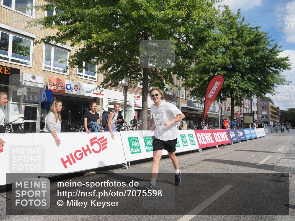 15.09.2024 - PSD Bank Halbmarathon Miley Keyser http://msf.ph/oto/7075598 15.09.2024 12:32:53 Ziel 2411, 2414, 2425, 3045, 3358 meine-sportfotos.de