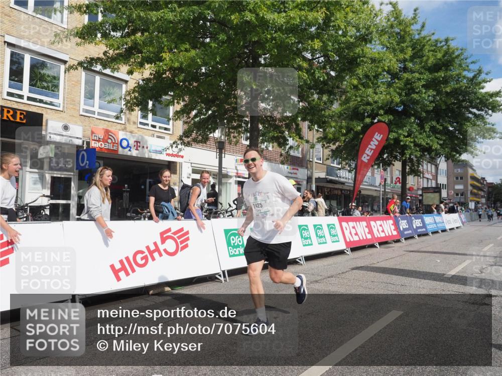 15.09.2024 - PSD Bank Halbmarathon Miley Keyser http://msf.ph/oto/7075604 15.09.2024 12:32:53 Ziel 2411, 2414, 2425, 3045, 3358 meine-sportfotos.de