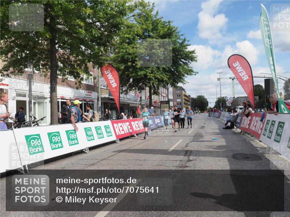 15.09.2024 - PSD Bank Halbmarathon Miley Keyser http://msf.ph/oto/7075641 15.09.2024 12:33:09 Ziel 1939, 2425, 3308, 3336, 3337, 3359, 3463 meine-sportfotos.de