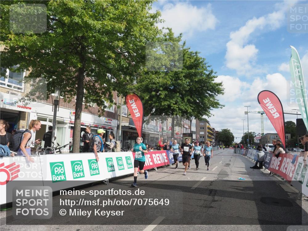 15.09.2024 - PSD Bank Halbmarathon Miley Keyser http://msf.ph/oto/7075649 15.09.2024 12:33:10 Ziel 1939, 3308, 3336, 3337, 3359, 3463 meine-sportfotos.de
