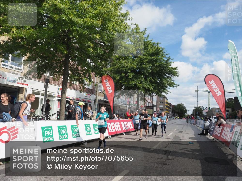 15.09.2024 - PSD Bank Halbmarathon Miley Keyser http://msf.ph/oto/7075655 15.09.2024 12:33:10 Ziel 1939, 3308, 3336, 3337, 3359, 3463 meine-sportfotos.de