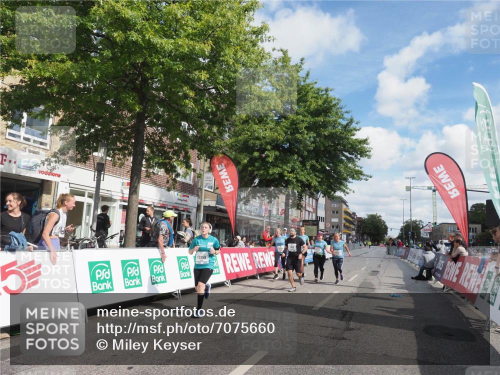 15.09.2024 - PSD Bank Halbmarathon Miley Keyser http://msf.ph/oto/7075660 15.09.2024 12:33:10 Ziel 1939, 3308, 3336, 3337, 3359, 3463 meine-sportfotos.de
