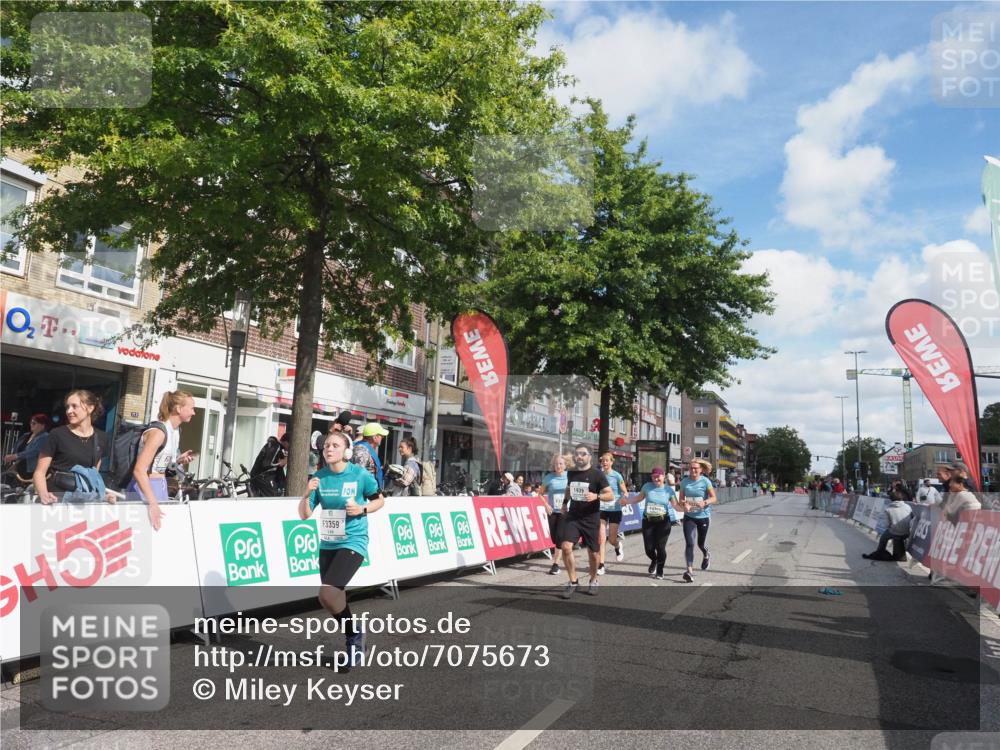 15.09.2024 - PSD Bank Halbmarathon Miley Keyser http://msf.ph/oto/7075673 15.09.2024 12:33:11 Ziel 1939, 3308, 3336, 3337, 3359, 3463 meine-sportfotos.de