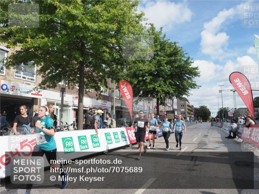 15.09.2024 - PSD Bank Halbmarathon Miley Keyser http://msf.ph/oto/7075689 15.09.2024 12:33:11 Ziel 1939, 3308, 3336, 3337, 3359, 3463 meine-sportfotos.de