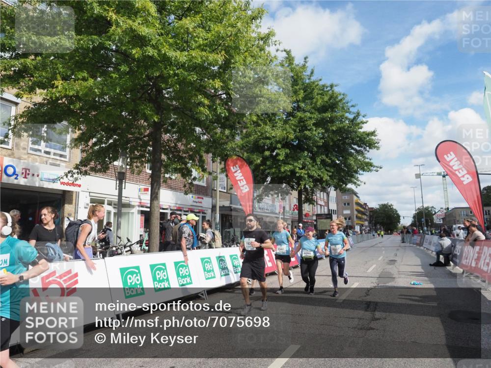 15.09.2024 - PSD Bank Halbmarathon Miley Keyser http://msf.ph/oto/7075698 15.09.2024 12:33:11 Ziel 1939, 3308, 3336, 3337, 3359, 3463 meine-sportfotos.de