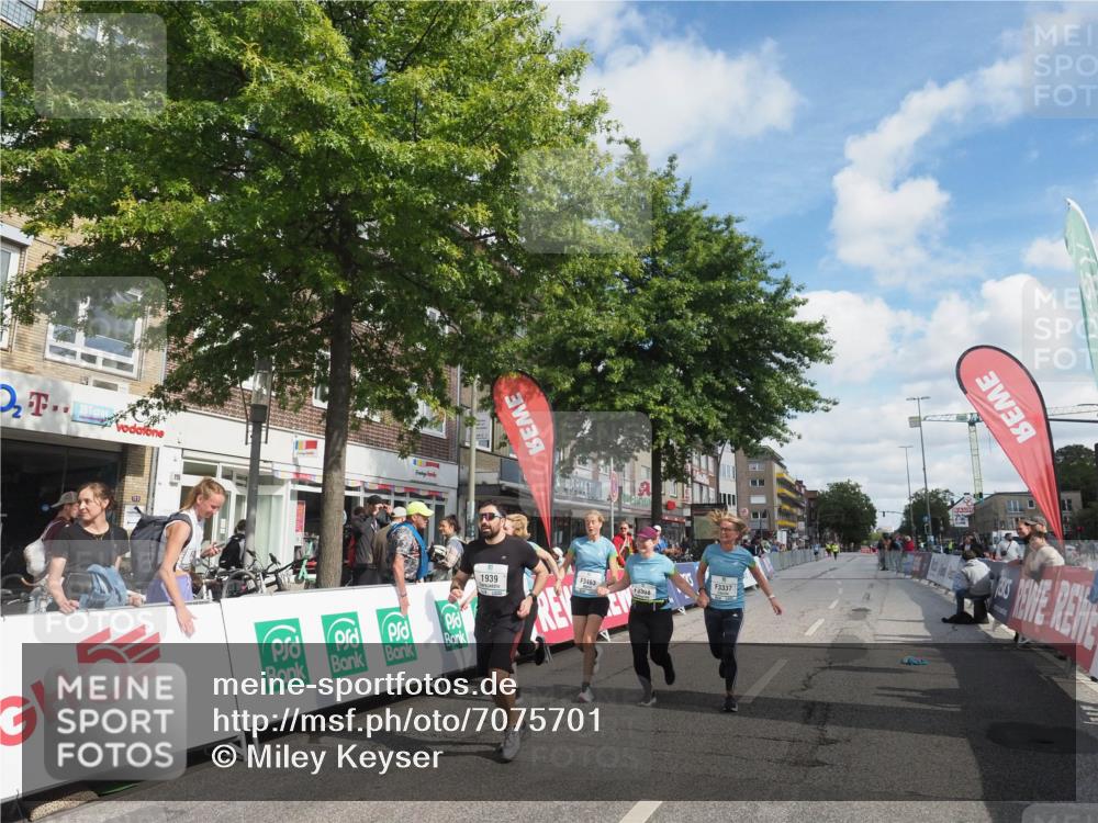 15.09.2024 - PSD Bank Halbmarathon Miley Keyser http://msf.ph/oto/7075701 15.09.2024 12:33:12 Ziel 1939, 3308, 3336, 3337, 3359, 3463 meine-sportfotos.de