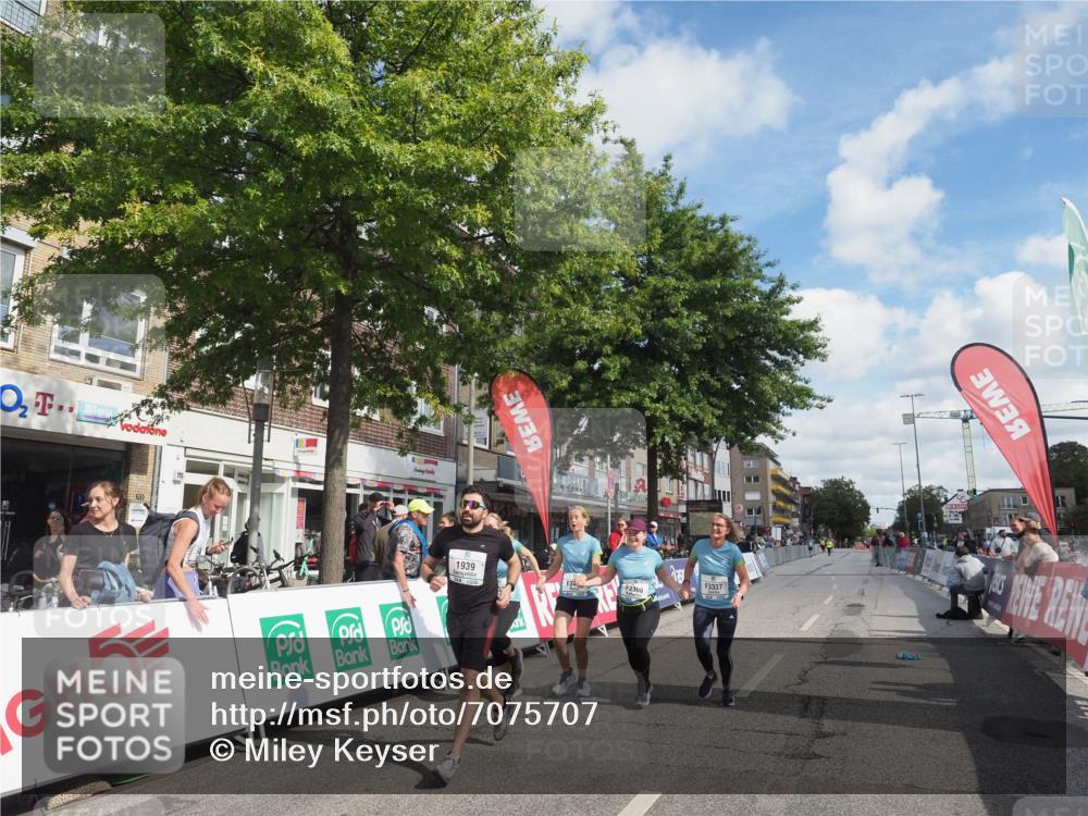 15.09.2024 - PSD Bank Halbmarathon Miley Keyser http://msf.ph/oto/7075707 15.09.2024 12:33:12 Ziel 1939, 3308, 3336, 3337, 3359, 3463 meine-sportfotos.de