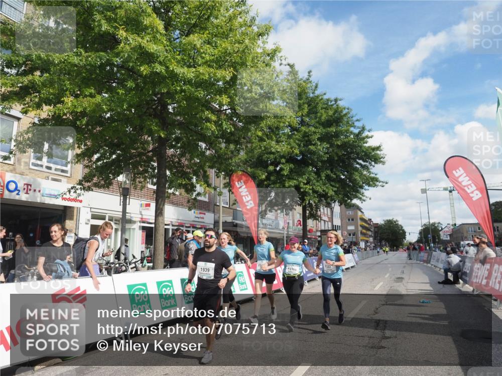 15.09.2024 - PSD Bank Halbmarathon Miley Keyser http://msf.ph/oto/7075713 15.09.2024 12:33:12 Ziel 1939, 3308, 3336, 3337, 3359, 3463 meine-sportfotos.de
