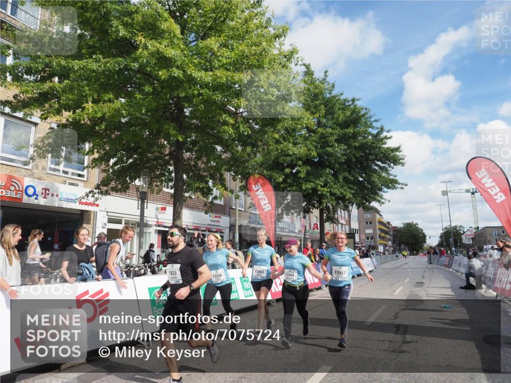 15.09.2024 - PSD Bank Halbmarathon Miley Keyser http://msf.ph/oto/7075724 15.09.2024 12:33:12 Ziel 1939, 3308, 3336, 3337, 3359, 3463 meine-sportfotos.de