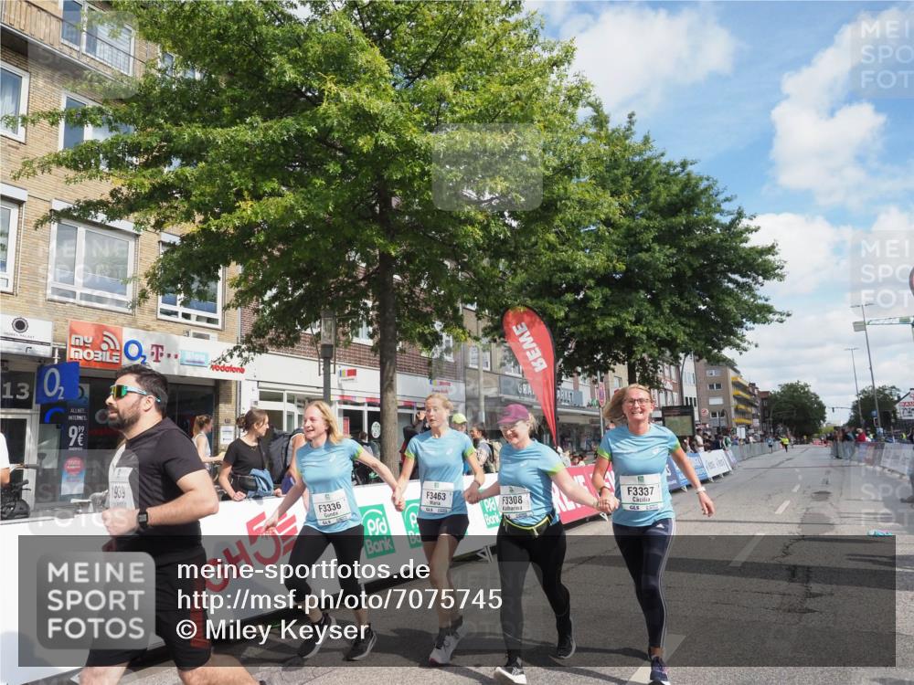 15.09.2024 - PSD Bank Halbmarathon Miley Keyser http://msf.ph/oto/7075745 15.09.2024 12:33:13 Ziel 1939, 3308, 3336, 3337, 3359, 3463 meine-sportfotos.de