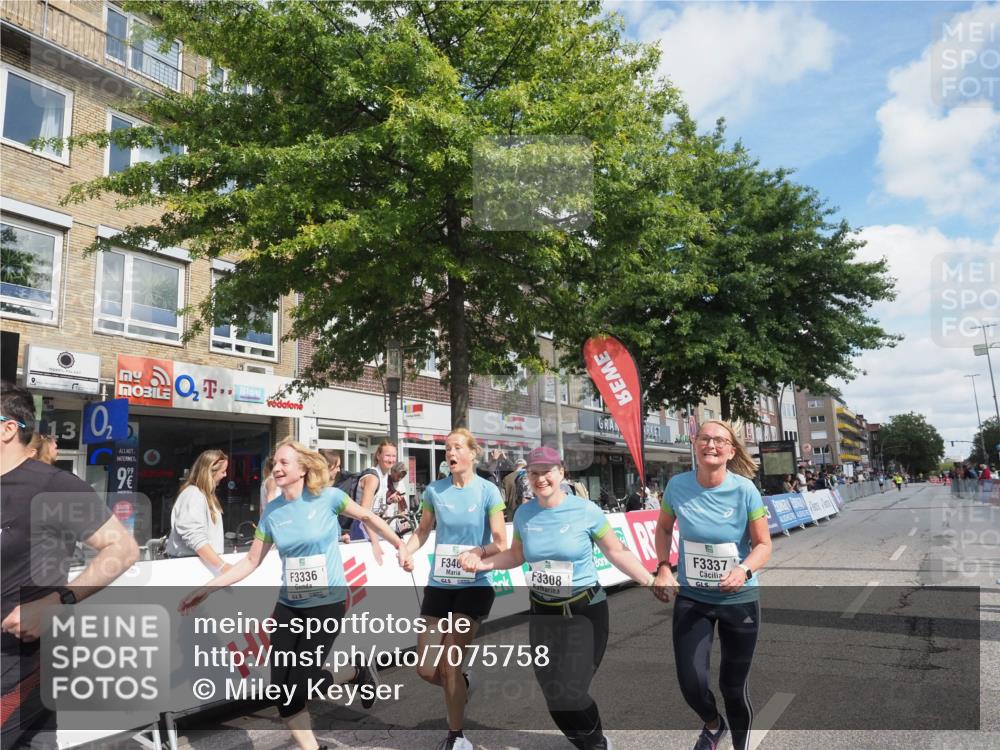 15.09.2024 - PSD Bank Halbmarathon Miley Keyser http://msf.ph/oto/7075758 15.09.2024 12:33:13 Ziel 1939, 3308, 3336, 3337, 3359, 3463 meine-sportfotos.de