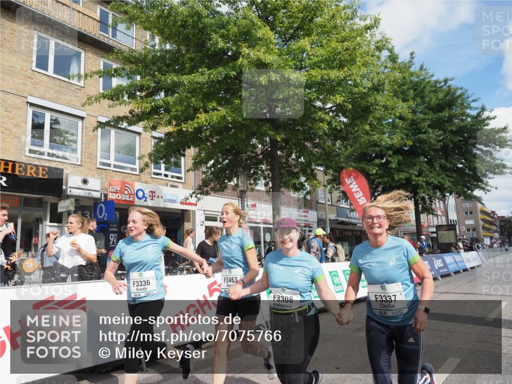 15.09.2024 - PSD Bank Halbmarathon Miley Keyser http://msf.ph/oto/7075766 15.09.2024 12:33:13 Ziel 1939, 3308, 3336, 3337, 3359, 3463 meine-sportfotos.de