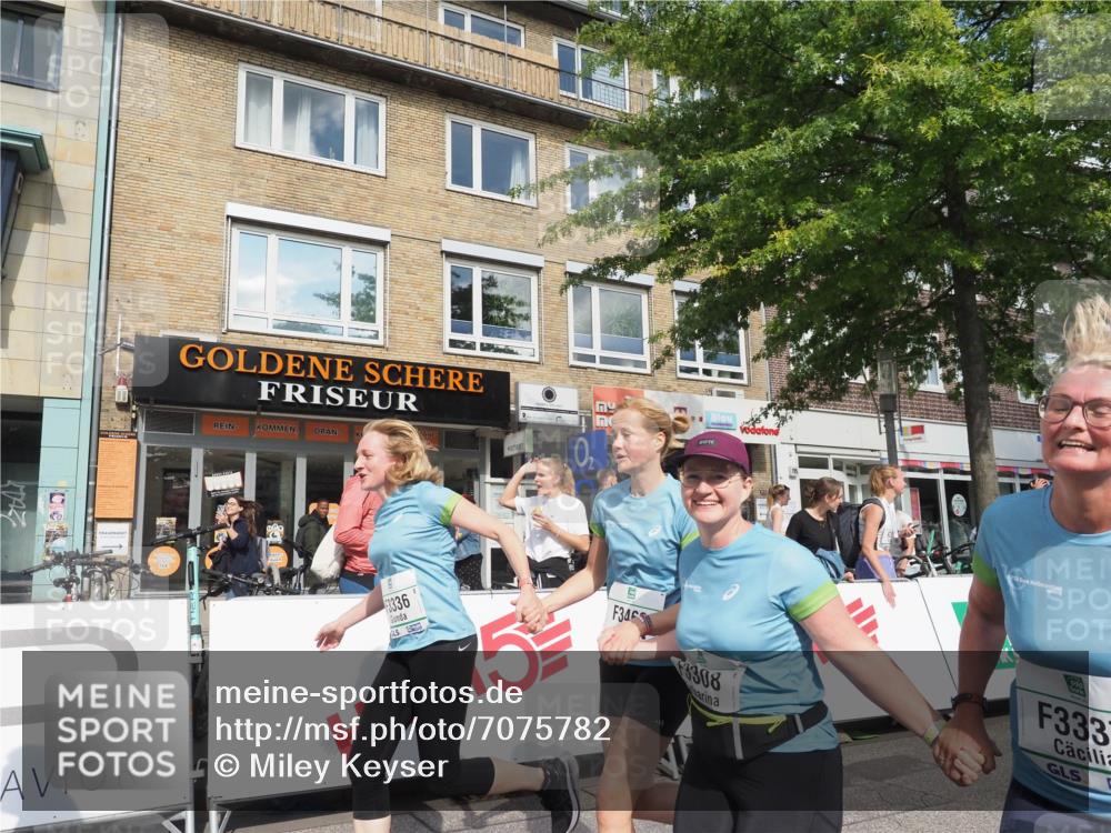 15.09.2024 - PSD Bank Halbmarathon Miley Keyser http://msf.ph/oto/7075782 15.09.2024 12:33:14 Ziel 1939, 3308, 3336, 3337, 3359, 3463 meine-sportfotos.de